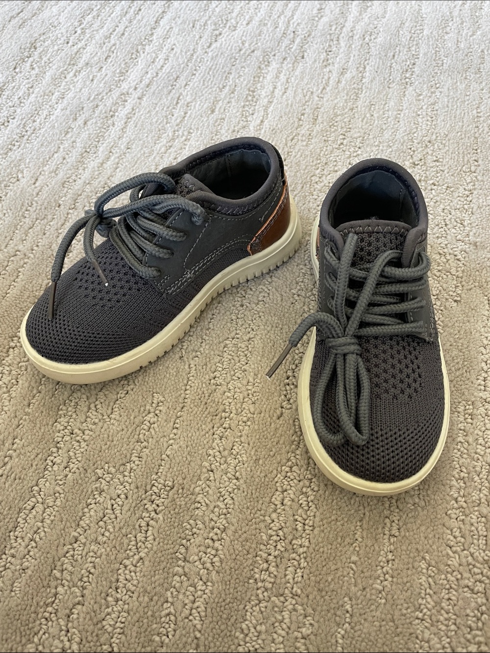 *5 for $20* Steve Madden size 8 sneakers